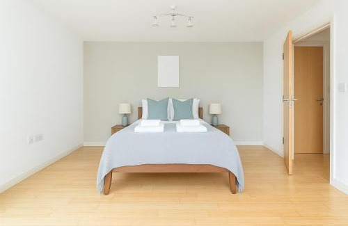 Dalston Apartment | 2 Bed Flat with Balcony in Dalston