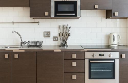 Dalston Apartment | 2 Bed Flat with Balcony in Dalston
