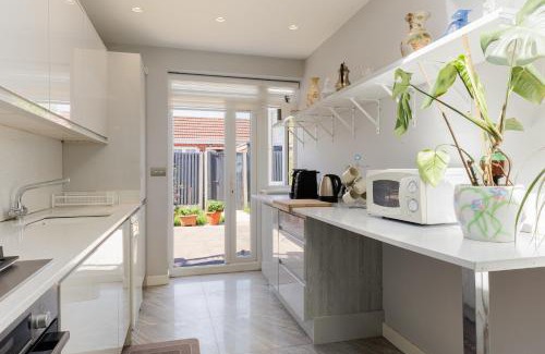 Chase Apartment | 2-Bed Flat with Free Parking by Lee Valley Park