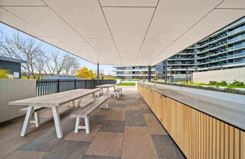 Phillip Apartment | 2-Bed Haven: Impeccable Interiors & Chic Amenities