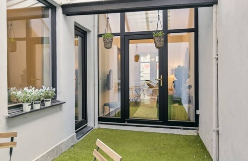 Harmonie Apartment | 2-Bed Haven with Patio in Antwerp + Free parking