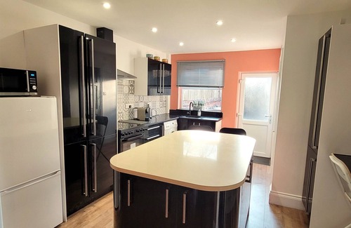 York House | 2 bed home close to York Racecourse with parking