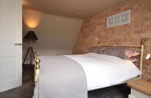 Alford House | 2 bed in Alford 42581