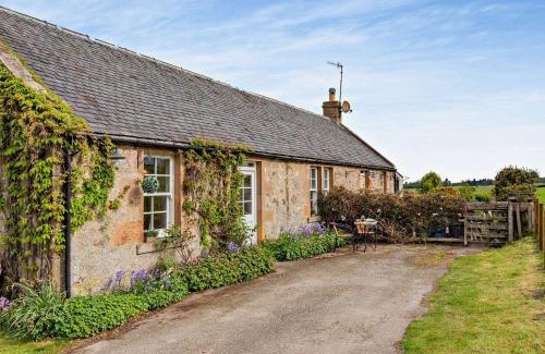 Conon Bridge House | 2 Bed in Conon Bridge CA387