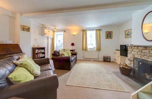 Corfe Castle Village House | 2 Bed in Isle of Purbeck IC096