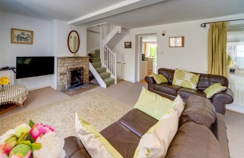 Corfe Castle Village House | 2 Bed in Isle of Purbeck IC096