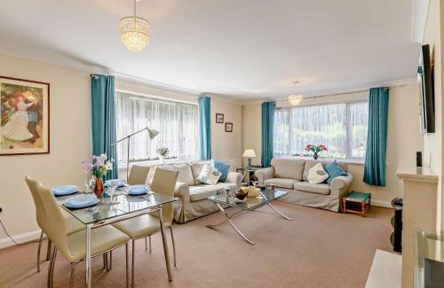 Ambergate House | 2 Bed in Sawmills PK934