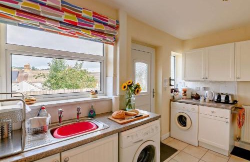 Ambergate House | 2 Bed in Sawmills PK934