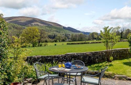 Llanfihangel Tal-y-llyn House | 2 Bed in Talybont-on-Usk BN249