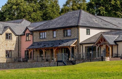 Kemeys Commander House | 2 Bed in Usk 83993