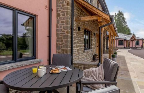 Kemeys Commander House | 2 Bed in Usk 83993