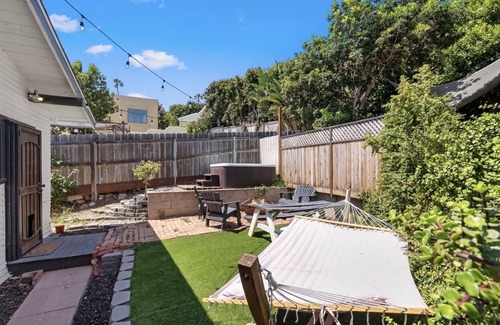 Mission Hills House | 2 bed, Just a few Minutes to Airport & Old Town, Great City Skyline Views