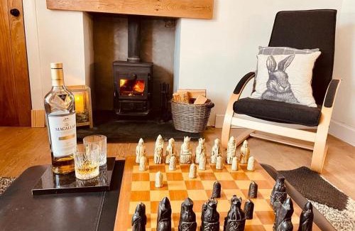 Stirling House | 2 bed lodge with private hot tub in Aviemore