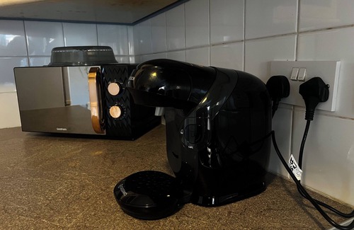 Luton Apartment | 2‑Bed Luxe Retreat near Leagrave Stn, L&D Hosp, LTN Airport & Whipsnade Zoo.