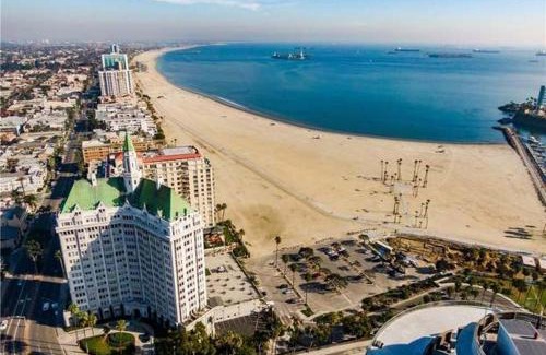 Waterfront Apartment | 2 Bed Ocean View Balconys Corner Unit LB Convention Center