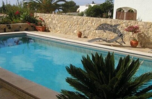 Salema Cottage | 2 bed property with private pool and superb views - a rare find in Salema
