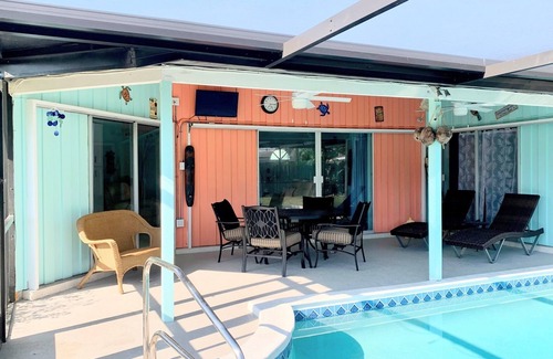 Venice Gardens House | 2 Bed w/Private Pool on Canal/Cul-de-sac, minutes from the Beach, Dog friendly