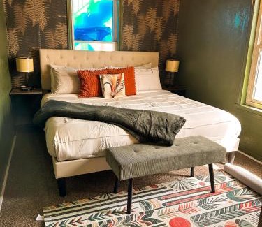Russell House | 2 Bed1bathkitchengrillfirepit-sleeps 6pp