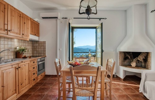 Spanokhorion Villa | 2 bedr/3 bath stone Villa/private pool/breathtaking sea views/6mins from beach!