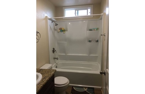 Sonoma Apartment | 2 bedroom 1 bath Apartment - High Speed Wi-fi with Parking