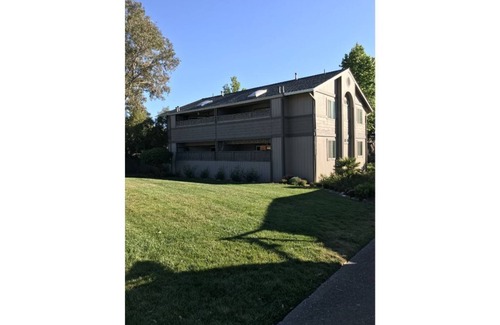 Sonoma Apartment | 2 bedroom 1 bath Apartment - High Speed Wi-fi with Parking