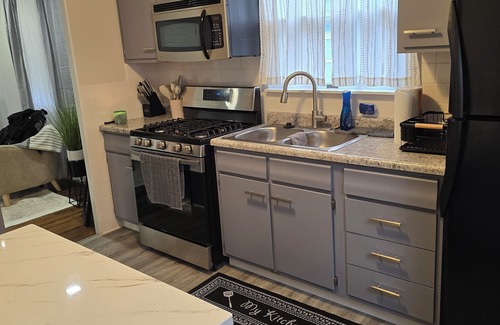 Lafayette House | 2 Bedroom 1 bath house, with a full finished basement. Modern and clean.