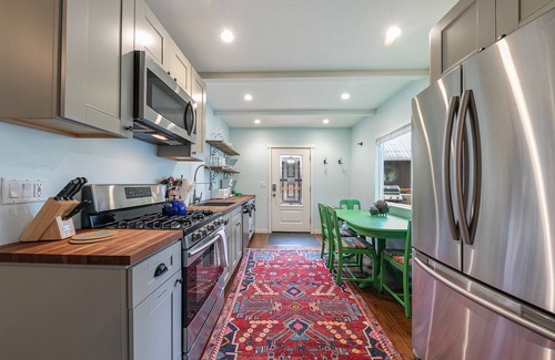Truckee Cabin | 2 bedroom, 1 bath, sleeps 4. West End of Donner Lake: DLR#031