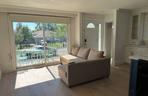 Mississauga House | 2 Bedroom 1 Bathroom house with self check in