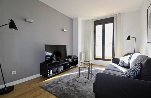 Adelfas Apartment | 2 Bedroom 1 Bathroom apartment with pool in Atocha