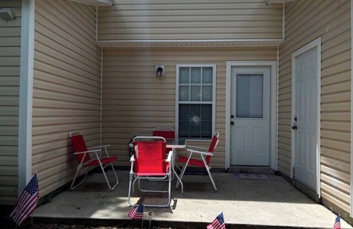 Jacksonville Condo | 2 Bedroom 2 1/2 bath Townhome close to base.