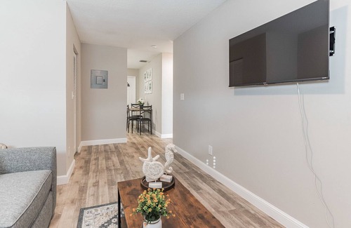 Singer Island Apartment | 2 Bedroom 2 Bath Walking distance to Beach and Restaurants