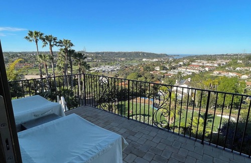 Carlsbad Apartment | 2-bedroom 2 bath attached apt in LaCosta estates with ocean view & rooftop deck
