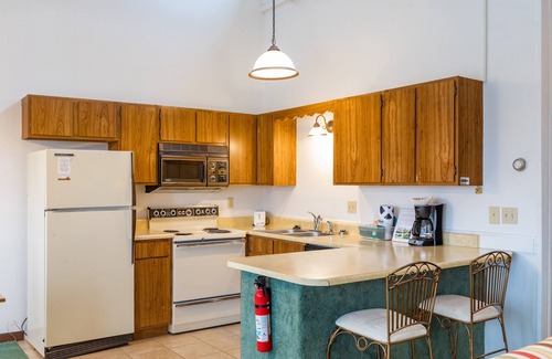 DuBois Condo | 2 Bedroom, 2 Bath Condo in Lakeside Resort Community (1 Queen & 2 Twin Beds)