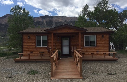 Cody Cabin | 2 Bedroom- 2 Bath Cottage - sleeps 6 max