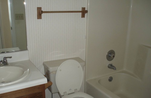 Dublin House | 2 bedroom 2 bath house in quiet neighborhood