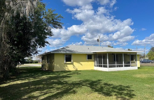 Placid Lakes House | 2 bedroom 2 bath single family home in Lake Placid FL. nLocated in Placid lakes