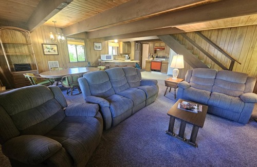 Donner Lake Woods Cabin | 2 bedroom, 2 bath, sleeps 6, West End of Donner Lake DLR#007
