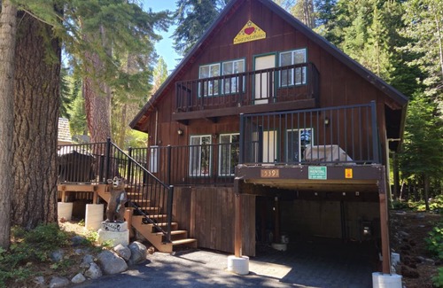 Donner Lake Woods Cabin | 2 bedroom, 2 bath, sleeps 6 adults. West End of Donner Lake DLR#011