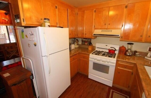 Donner Lake Woods Cabin | 2 bedroom, 2 bath, sleeps 6 adults. West End of Donner Lake DLR#021