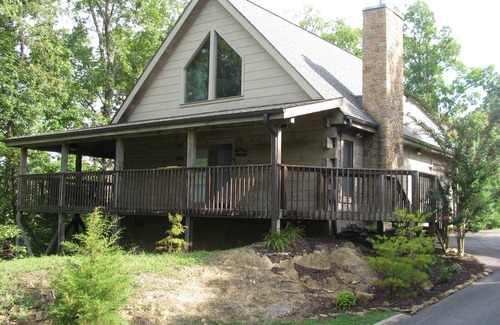 Sevierville Cabin | 2 Bedroom/2 Bath, Swimming Pool, Hot Tub, WiFi, Loft with Game Room