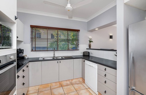 Clifton Beach Apartment | 2 Bedroom 2 Bathroom Beachfront Apartment in Clifton Beach