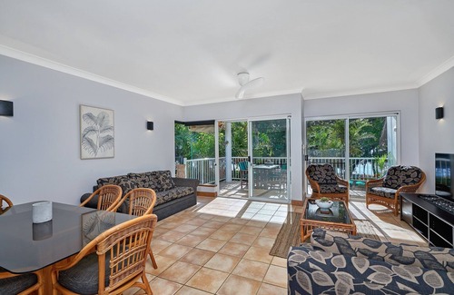 Clifton Beach Apartment | 2 Bedroom 2 Bathroom Beachfront Apartment in Clifton Beach