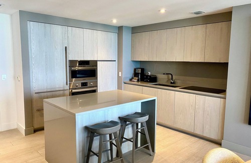 Hollywood South Central Beach Hotel | 2 bedroom 2 bathroom apartment/Ocean view/UNIQUE UNIT PARKING & RESORT INCLUDED