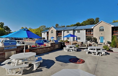Put-in-Bay Condo | 2 Bedroom 2 Full Bath Poolview Condo - Sleeps up to 8 - C6