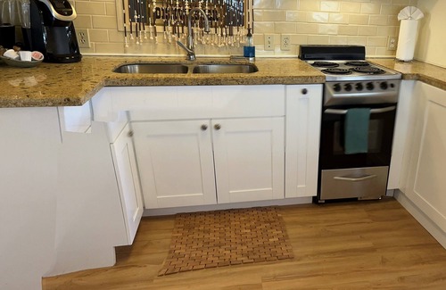 Key Largo Cottage | 2 bedroom & 25' Boat Dock ~ Waterfront Atlantic Side & PrivateTiki dining, bikes