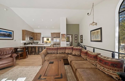 Mammoth Lakes House | 2 Bedroom 3 Bath Condo with Western Charm near The Village