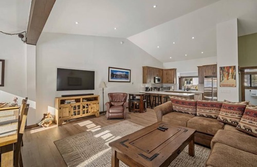 Mammoth Lakes House | 2 Bedroom 3 Bath Condo with Western Charm near The Village
