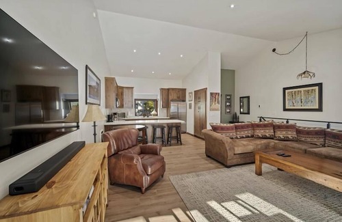 Mammoth Lakes House | 2 Bedroom 3 Bath Condo with Western Charm near The Village