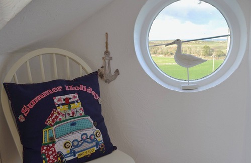 Cylch-Y-Garn Cottage | 2 bedroom accommodation in Llanfairynghornwy