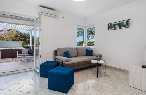 Kolanjski Gajac Apartment | 2 bedroom accommodation in Kolanjski Gajac